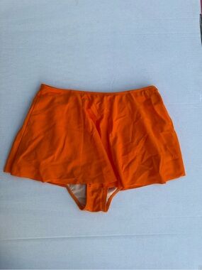 Kortni Jeane Who Wears Shorts Skirts